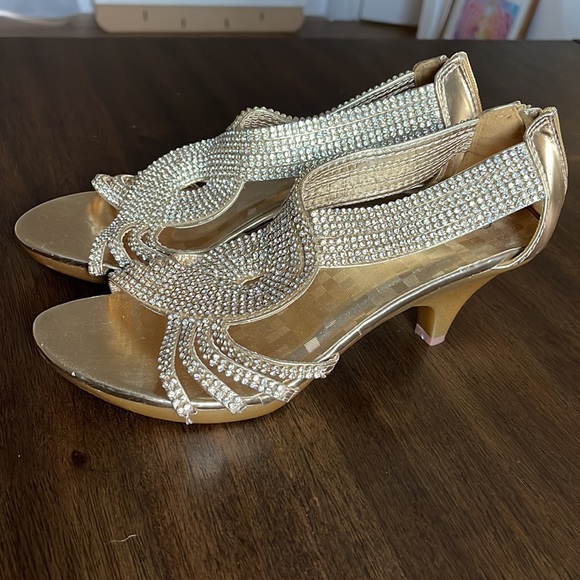 Brand new! Gold short heel sandals with rhinestones - Picture 1 of 6